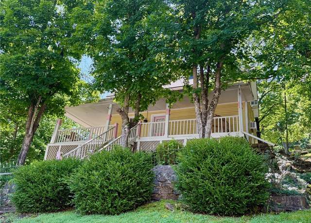 Property at 19 First St, Eureka Springs, AR 72632, 2 beds, 1.5 baths