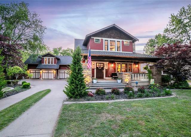 Property at 600 S Elm St, Siloam Springs, AR 72761, 4 beds, 3.5 baths