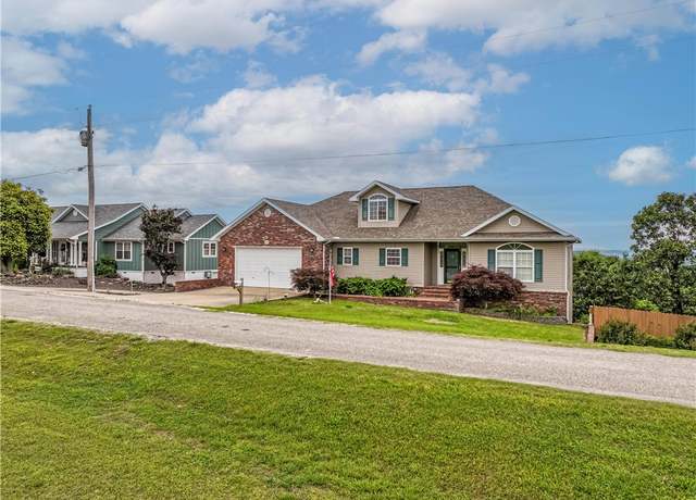 Property at 17 La Costa Dr, Holiday Island, AR 72631, 3 beds, 2.5 baths