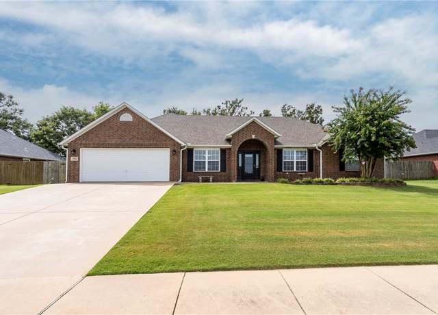 Property at 7004 David Dr, Siloam Springs, AR 72761, 4 beds, 2 baths