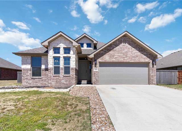 Property at 214 Coffee St, Pea Ridge, AR 72751, 3 beds, 2 baths
