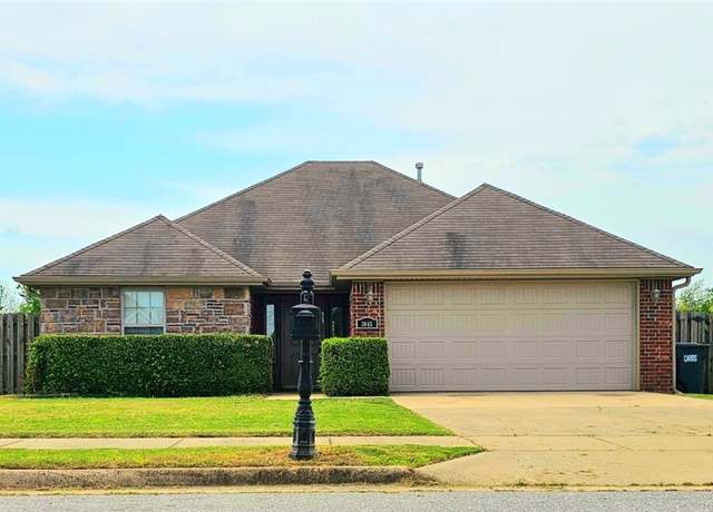 Property at 3045 Rosemary Ave, Springdale, AR 72764, 3 beds, 2 baths