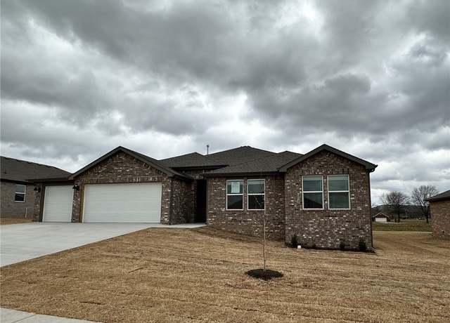 Property at 1061 Vista Ave, Prairie Grove, AR 72753, 4 beds, 2 baths