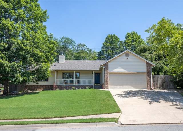 Property at 2472 W Jane Circle Dr, Fayetteville, AR 72704, 3 beds, 2 baths