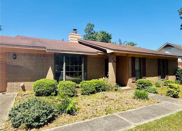Property at 1008 S Laredo Ave, Russellville, AR 72801, 3 beds, 2 baths