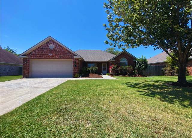 Property at 2899 N Hay Meadows Ave, Fayetteville, AR 72704, 3 beds, 2 baths