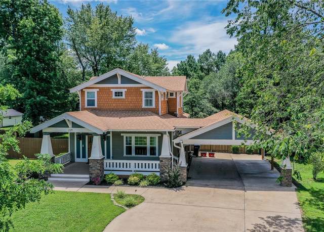 Property at 214 Lake Francis Dr, Siloam Springs, AR 72761, 3 beds, 2.5 baths