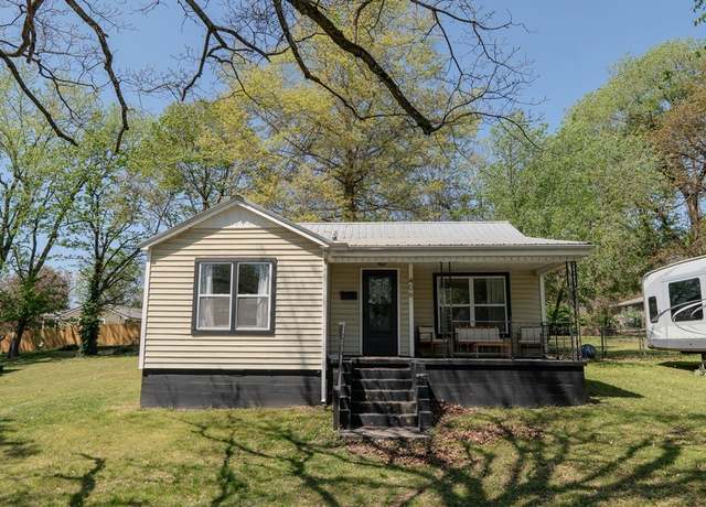 Property at 406 N Oak St, Harrison, AR 72601, 2 beds, 1 bath
