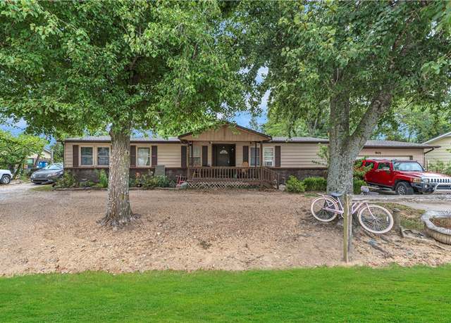 Property at 901 Watertower Rd, Bentonville, AR 72712, 3 beds, 2 baths