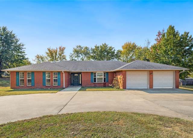 Property at 520 W North St, Lincoln, AR 72744, 4 beds, 2 baths