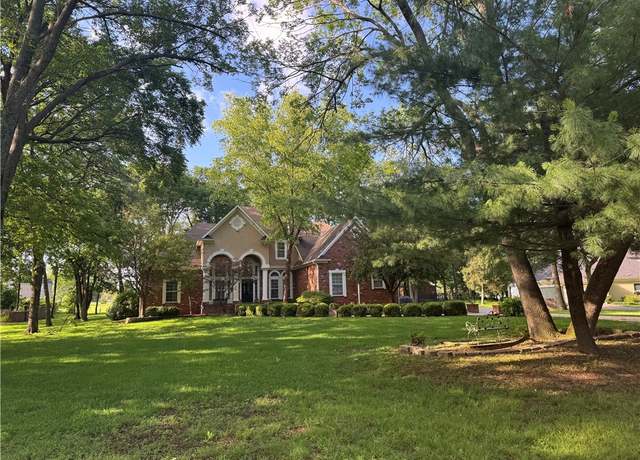 Property at 1325 Avery Pl, Siloam Springs, AR 72761, 4 beds, 4 baths