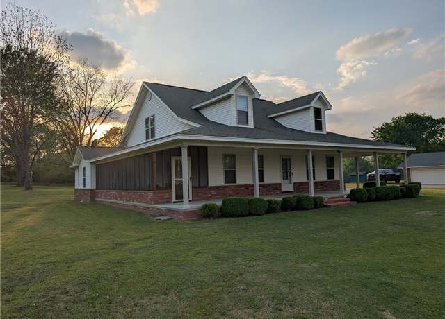 Property at 1385 Old Airport Rd, Paris, AR 72855, 4 beds, 3 baths