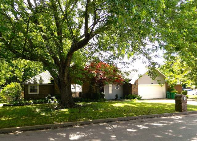 Property at 39 N Saint John Pl, Farmington, AR 72730, 3 beds, 2.5 baths