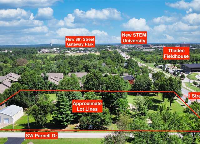 Property at 2400 SW I St, Bentonville, AR 72712, 4 beds, 3.5 baths