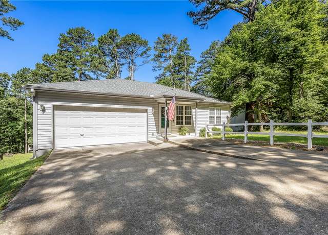 Property at 16101 Hickory Dr, Rogers, AR 72756, 2 beds, 2 baths