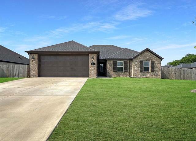 Property at 214 Pennsylvania Ave, Farmington, AR 72730, 3 beds, 2 baths