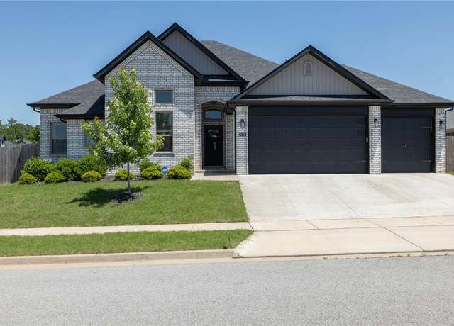 Property at 638 N Drewrys Bluff Dr, Fayetteville, AR 72704, 4 beds, 2.5 baths