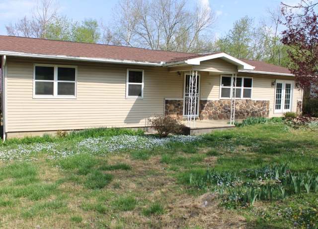 Property at 136 Locust St, Lead Hill, AR 72644, 3 beds, 2.5 baths