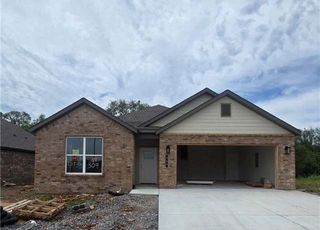 Property at 309 Hondo St, Siloam Springs, AR 72761, 3 beds, 2 baths