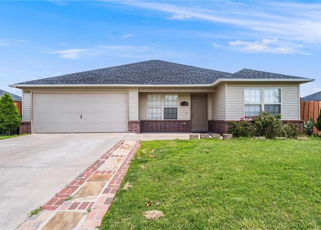 Property at 3530 Reynolds Ave, Springdale, AR 72764, 4 beds, 2 baths