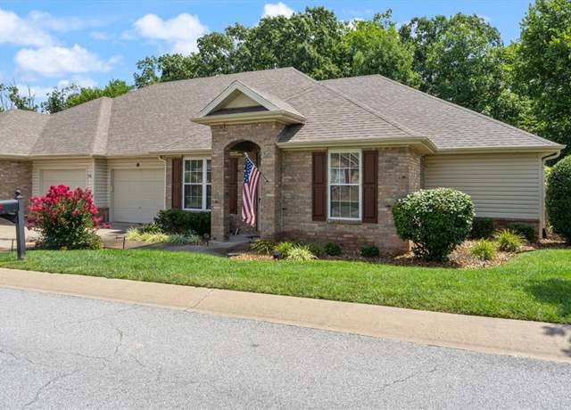 Property at 18 Highland Pkwy, Bella Vista, AR 72715, 3 beds, 2 baths