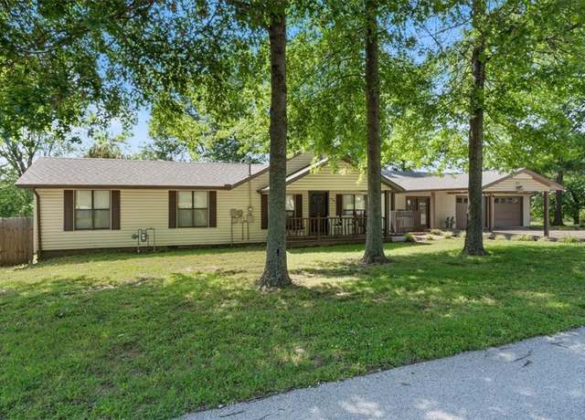 Property at 408 S Parrott Dr, Huntsville, AR 72740, 4 beds, 2 baths