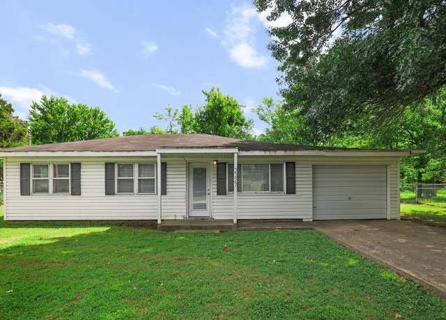 Property at 2227 Hatfield St, Fayetteville, AR 72703, 4 beds, 1 bath