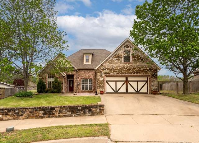 Property at 608 Grand Ct, Siloam Springs, AR 72761, 4 beds, 2.5 baths