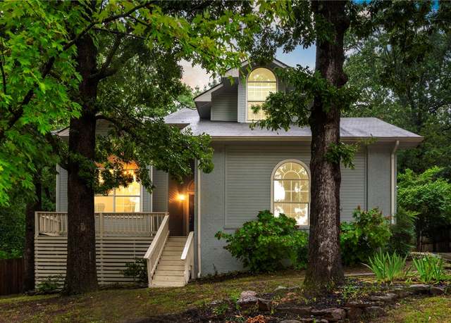 Property at 1674 N Forest Hts, Fayetteville, AR 72703, 4 beds, 2.5 baths