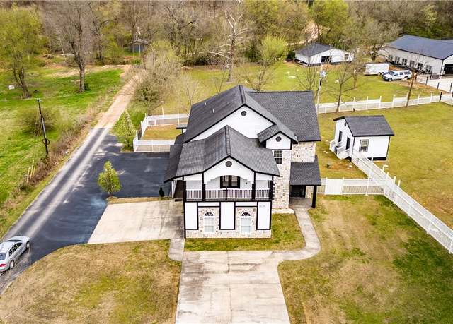 Property at 16226 Harmon Rd, Fayetteville, AR 72704, 5 beds, 3.5 baths