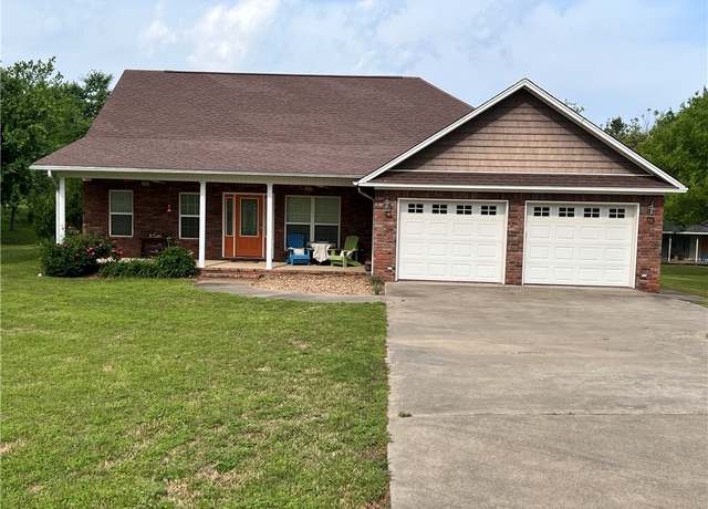 Property at 41 Sparks Ln, Russellville, AR 72802, 3 beds, 2 baths