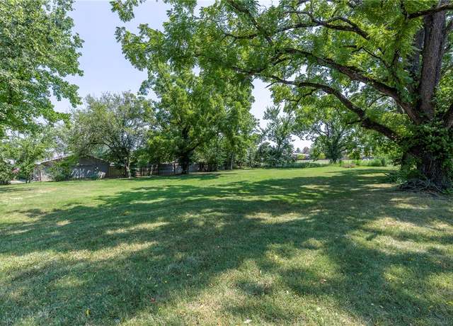 Property at 1002 NE 2nd St, Bentonville, AR 72712