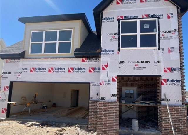 Property at 175 S Maroon Ave, Fayetteville, AR 72704, 3 beds, 2.5 baths