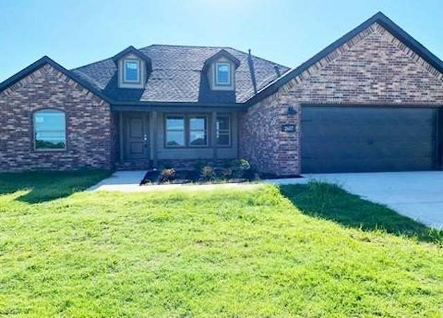 Property at 911 W Carley Dr, Siloam Springs, AR 72761, 3 beds, 2 baths