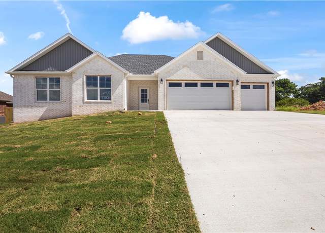 Property at 7900 Teton Trl Ave, Springdale, AR 72762, 4 beds, 2 baths