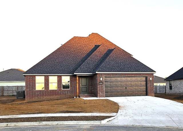 Property at 2705 N Penny St, Siloam Springs, AR 72761, 4 beds, 2.5 baths