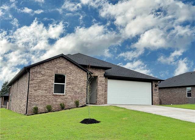 Property at 3116 N Bella St, Siloam Springs, AR 72761, 4 beds, 3 baths