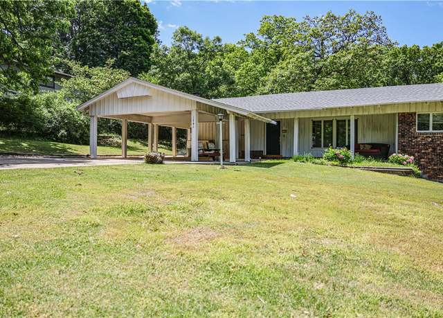Property at 1741 Greenvalley Ave, Fayetteville, AR 72703, 3 beds, 3 baths