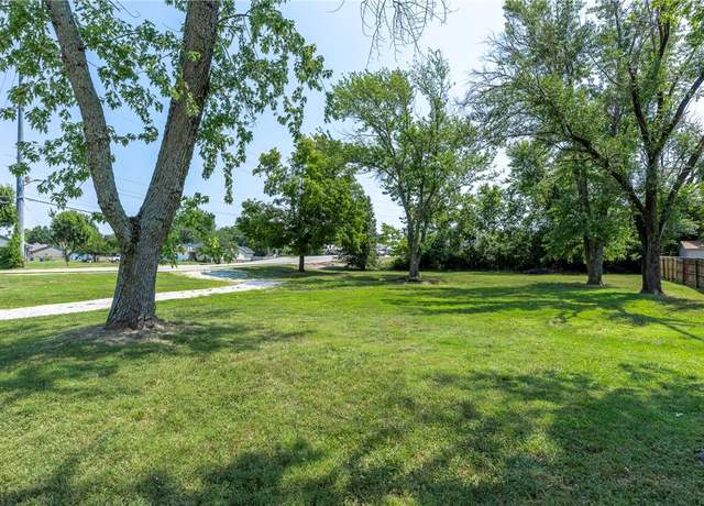 Property at 1006 NE 2nd St, Bentonville, AR 72712