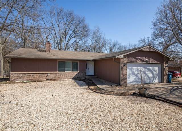 Property at 9 Cromer Dr, Bella Vista, AR 72715, 3 beds, 2 baths