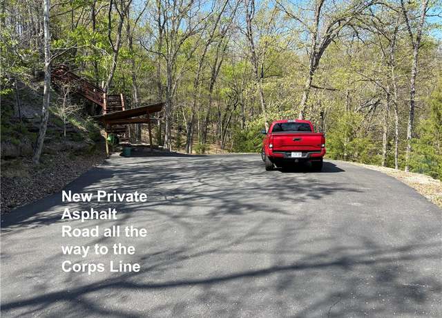 Property at 826 Cobblestone Ln, Eureka Springs, AR 72631, 3 beds, 3.5 baths