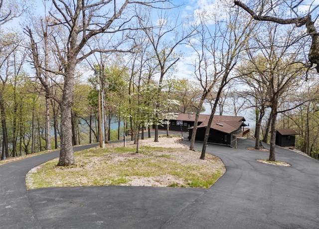 Property at 826 Cobblestone Ln, Eureka Springs, AR 72631, 3 beds, 3.5 baths