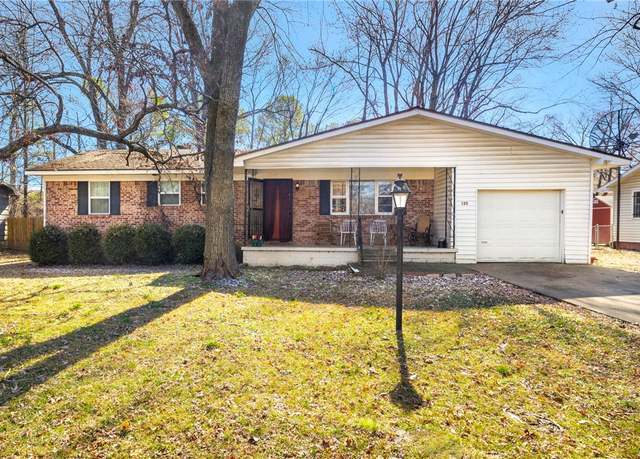 Property at 125 Elm St, Fayetteville, AR 72703, 3 beds, 2 baths