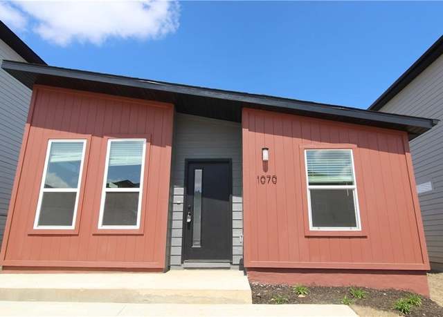 Property at 1070 Ventnor Ave, Centerton, AR 72719, 2 beds, 1 bath