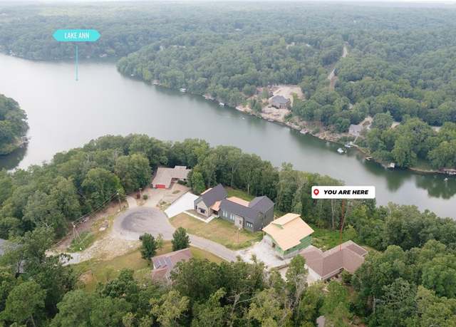 Property at 24 Reading Ln, Bella Vista, AR 72714, 5 beds, 3 baths