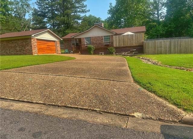 Property at 3002 W 4th St, Russellville, AR 72801, 3 beds, 2 baths