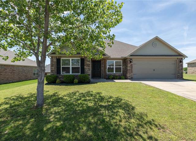 Property at 2300 Double Bogey Ln, Farmington, AR 72730, 4 beds, 2 baths