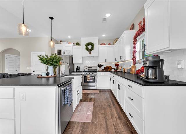 Property at 500 Yona Ln, Farmington, AR 72730, 3 beds, 2 baths