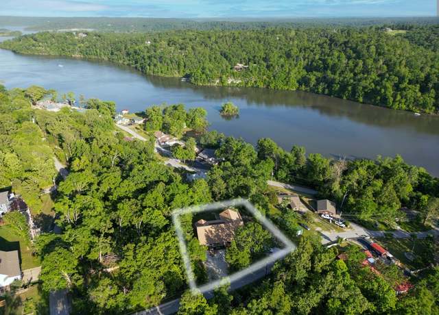 Property at 10190 Summit Dr, Rogers, AR 72758, 3 beds, 2.5 baths