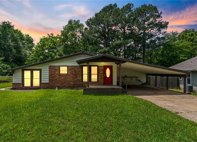 Property at 1815 N Woolsey Ave, Fayetteville, AR 72703, 3 beds, 2 baths
